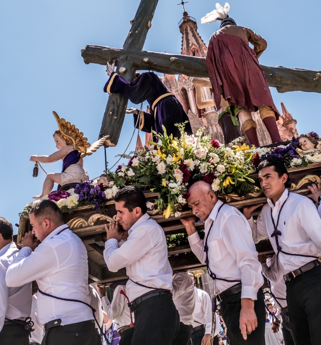 Exploding Trump, Flying Feathers, and Holy Week: San Miguel de Allende  celebrates! – Adventures in Wonderland
